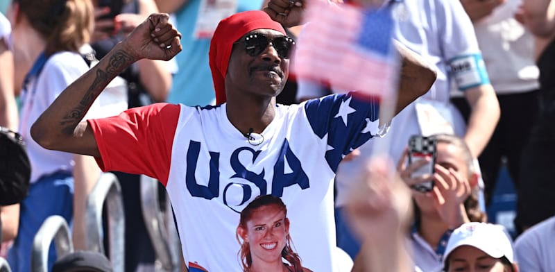 "סנופ דוג בקהל באולימפיאדת פריז. מהלך גאוני / צילום: Reuters, Dylan Martinez"