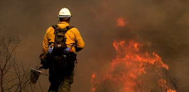 שריפות בהרי קליפוניה / צילום: Associated Press, Ringo H.W. Chiu