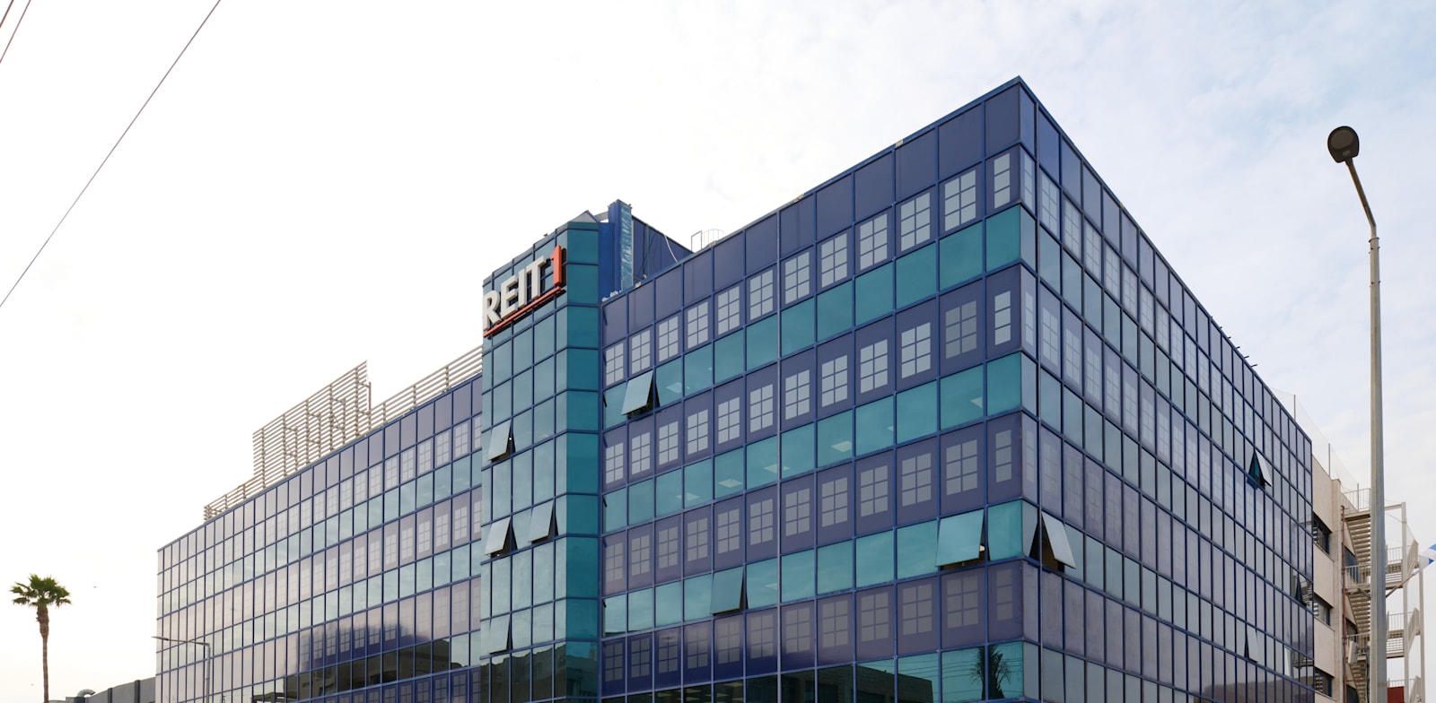 שני הנכסים שרכשה קרן תימורה ברחוב המלאכה, לוד / צילום: דור קדמי