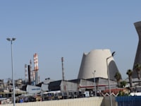 מתקן הזיקוק של בזן בחיפה. מכה קשה מהקורונה, ששלחה את מחירי הנפט לשפל / צילום: בר - אל