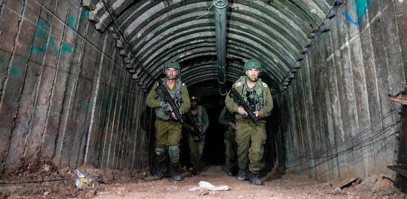 כוחות צה''ל סורקים מנהרות חמאס סמוך למעבר ארז / צילום: Associated Press, Ariel Schalit