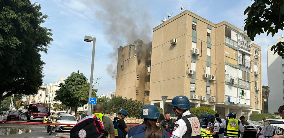 הבניין לאחר הפגיעה / צילום: דוברות מד''א