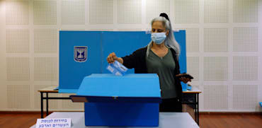 יום הבחירות התחיל / צילום: Associated Press, Tsafrir Abayov