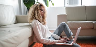 חקיקה בפרטוגל מגינה על זכויות העובדים לעבוד מהבית / צילום: Unsplash, Thought Catalog