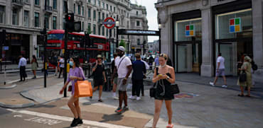 רחוב בלונדון ביום של הסרת מגבלות הקורונה ב-19 ביולי / צילום: Associated Press, Alberto Pezzali
