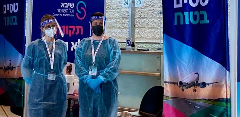 עמדות הבדיקה המהירה של אל על, כחלק מפיילוט הטיסה הבטוחה / צילום: מיכל רז-חיימוביץ' 