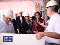 פרופ' מיקי הלברטל (מימין) עם נעמי ושרון עזריאלי באתר הבנייה ברמב''ם / צילום: המרכז הרפואי רמב''ם