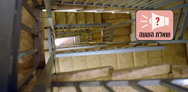 "חדר מדרגות / צילום: אייל פישר" "חדר מדרגות / צילום: אייל פישר"