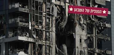 המגדל שנפגע בתל אביב / צילום: ap, Leo Correa