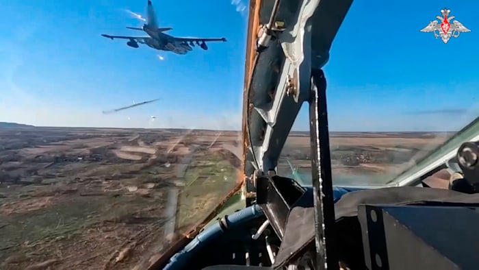 כוחות רוסיים תוקפים בשמי אוקראינה / צילום: ap, Russian Defense Ministry כוחות רוסיים תוקפים בשמי אוקראינה / צילום: ap, Russian Defense Ministry