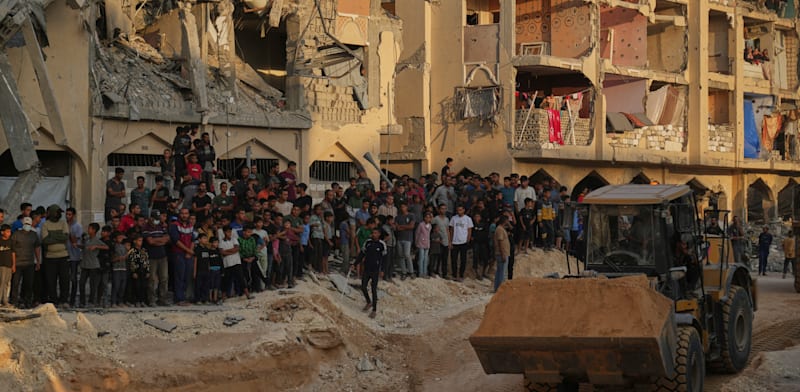 חיפושים אחר גופות חטופים בעזה / צילום: ap, Abdel Kareem Hana