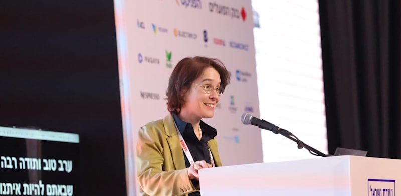 מו''ל גלובס, אלונה בר און, בערב הפתיחה של ועידת ישראל לעסקים / צילום: שלומי יוסף