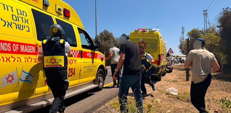 אמבולנסים של מד''א באחת מזירות הפיגוע