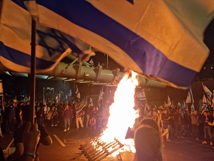 מדורה על איילון / צילום: ניצן שפיר