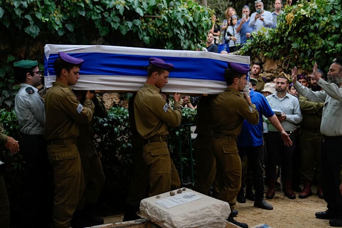 הלוויתו של לביא ליפשיץ ז''ל, שנפל בקרבות בעזה / צילום: ap, Ohad Zwigenberg