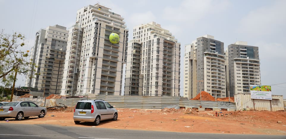 בנייה בניינים דירות הוד השרון / צילום: תמר מצפי