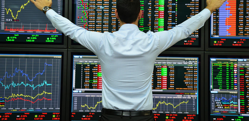 שוק ההון + בורסה + מסחר + עליות במסחר + ירידות במסחר + מדדים עולים + מדדים יורדים + מסכים ירוקים + מסכים אדומים / צילום: תמר מצפי