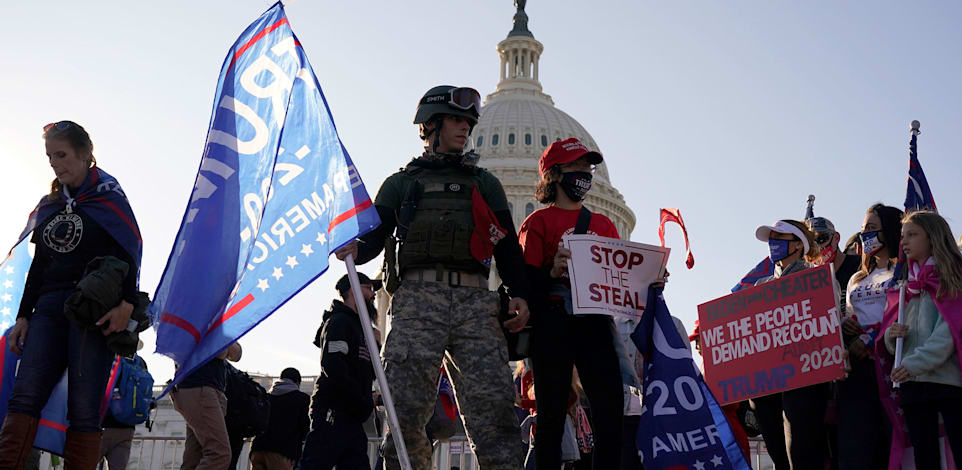 מפגינים בעד טראמפ מוחים על תוצאות הבחירות בוושינגטון / צילום: Associated Press, Jacquelyn Martin