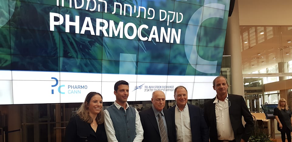 מנכ"ל פארמוקן גיל חובש (מימין), היו"ר דני גילרמן וצוות החברה. מגדלת ומשווקת פטריות המכילות פסילוסיבין למטרות טיפול / צילום: תמונה פרטית