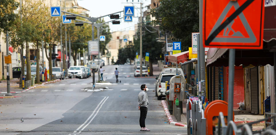 בני ברק בסגר הראשון. "ממתינים לחיסון עם סגרים ואכיפה. אבל להמתין לחיסון זה לא מדיניות ציבורית" / צילום: שלומי יוסף