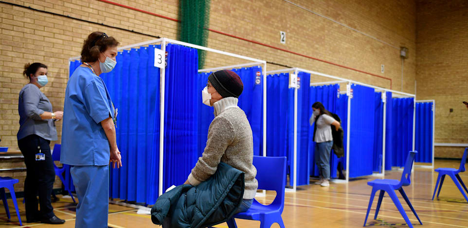 מבצע החיסונים לקורונה בבריטניה / צילום: Associated Press