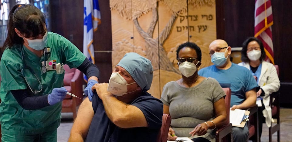 אנשי הצוות הרפואי של "מרכז השיקום העברי" בבוסטון / צילום: Associated Press, Elise Amendola