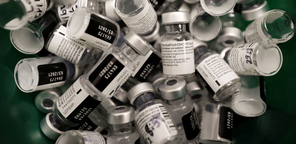 חיסוני קורונה / צילום: Reuters, Amir Cohen