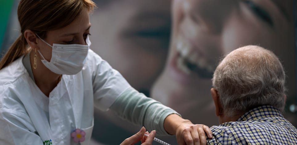 מבצע החיסון בישראל. ייתכן סגר נוסף / צילום: Associated Press, Oded Balilty