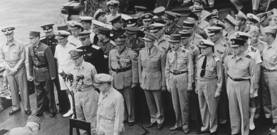 היכנעות צבא יפן בסוף מלחמת העולם השניה בנמל טוקיו / צילום: Associated Press