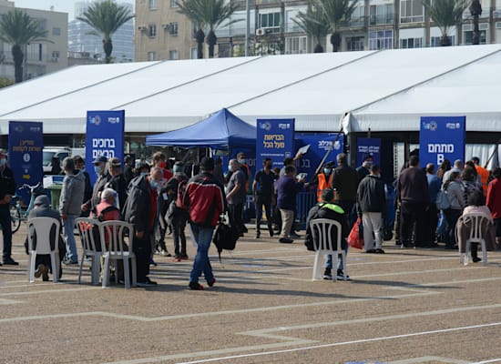 מתחם חיסונים ובדיקות בכיכר רבין, ת"א / צילום: איל יצהר