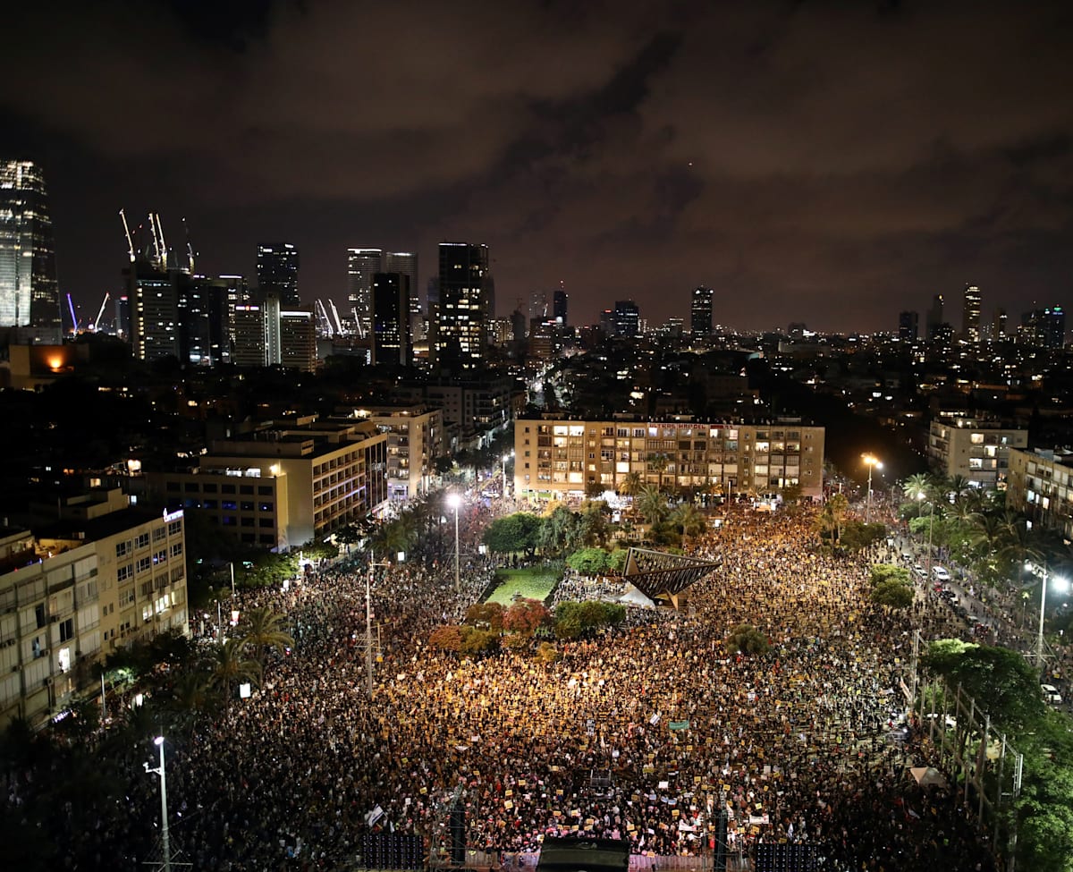 עצמאים רבים מפגינים בכיכר רבין / צילום: Reuters, Ammar Awad