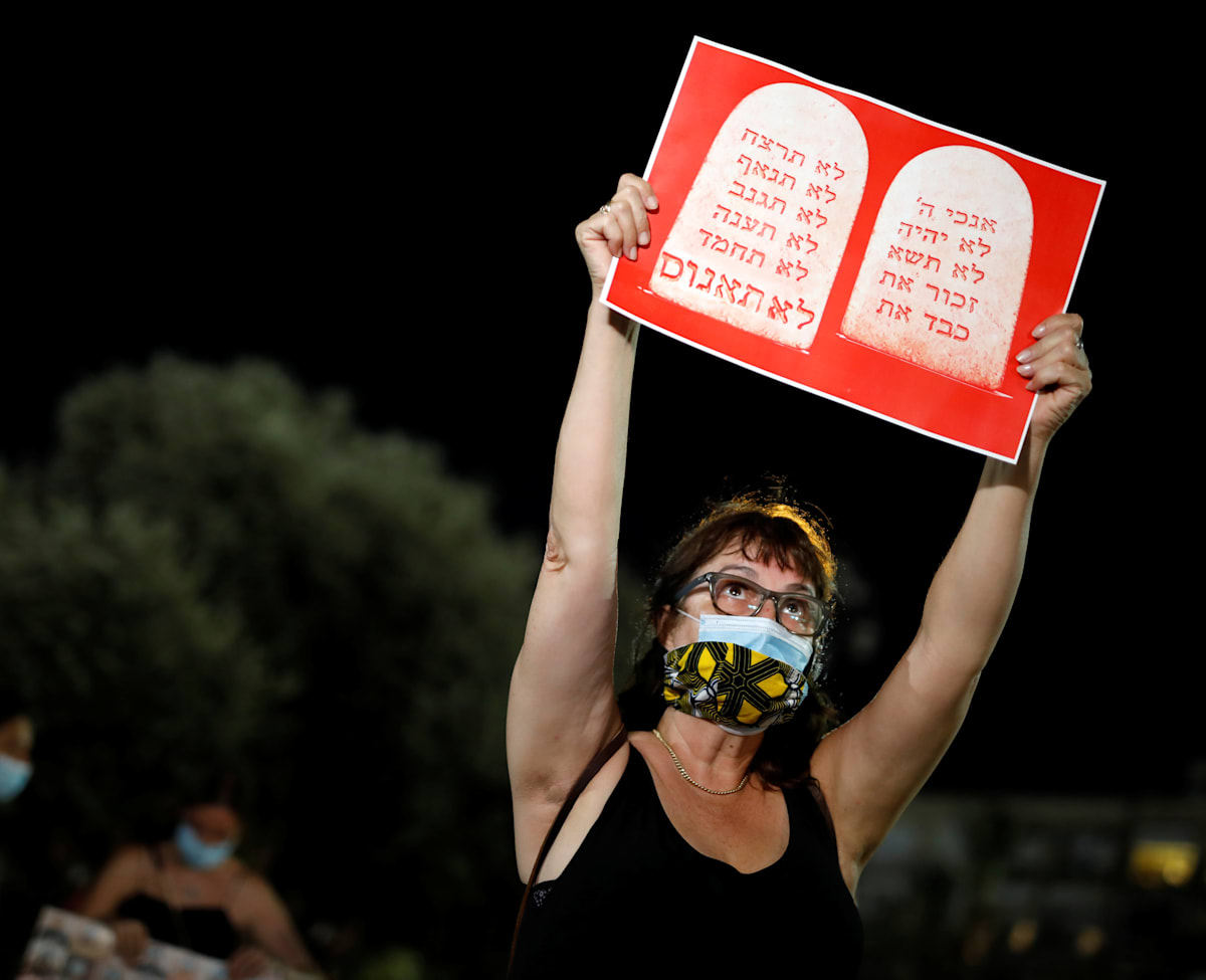 מפגינה נגד אלימות מינית בת"א, ב-23 באוגוסט / צילום: Reuters, Amir Cohen מפגינה נגד אלימות מינית בת"א, ב-23 באוגוסט / צילום: Reuters, Amir Cohen