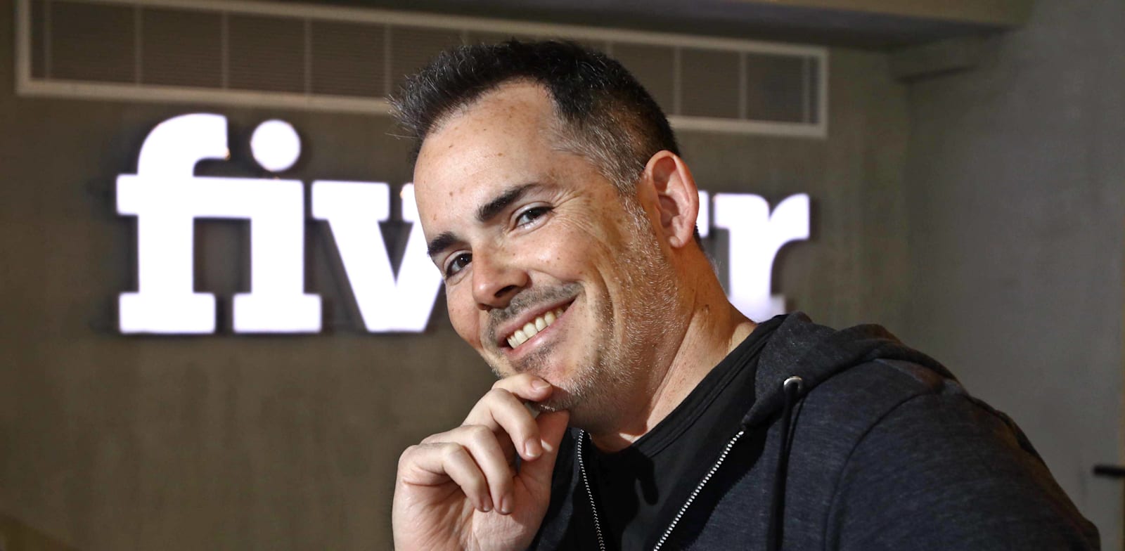 מיכה קאופמן, מנכ"ל פייבר (Fiverr) / צילום: אמיר מאירי