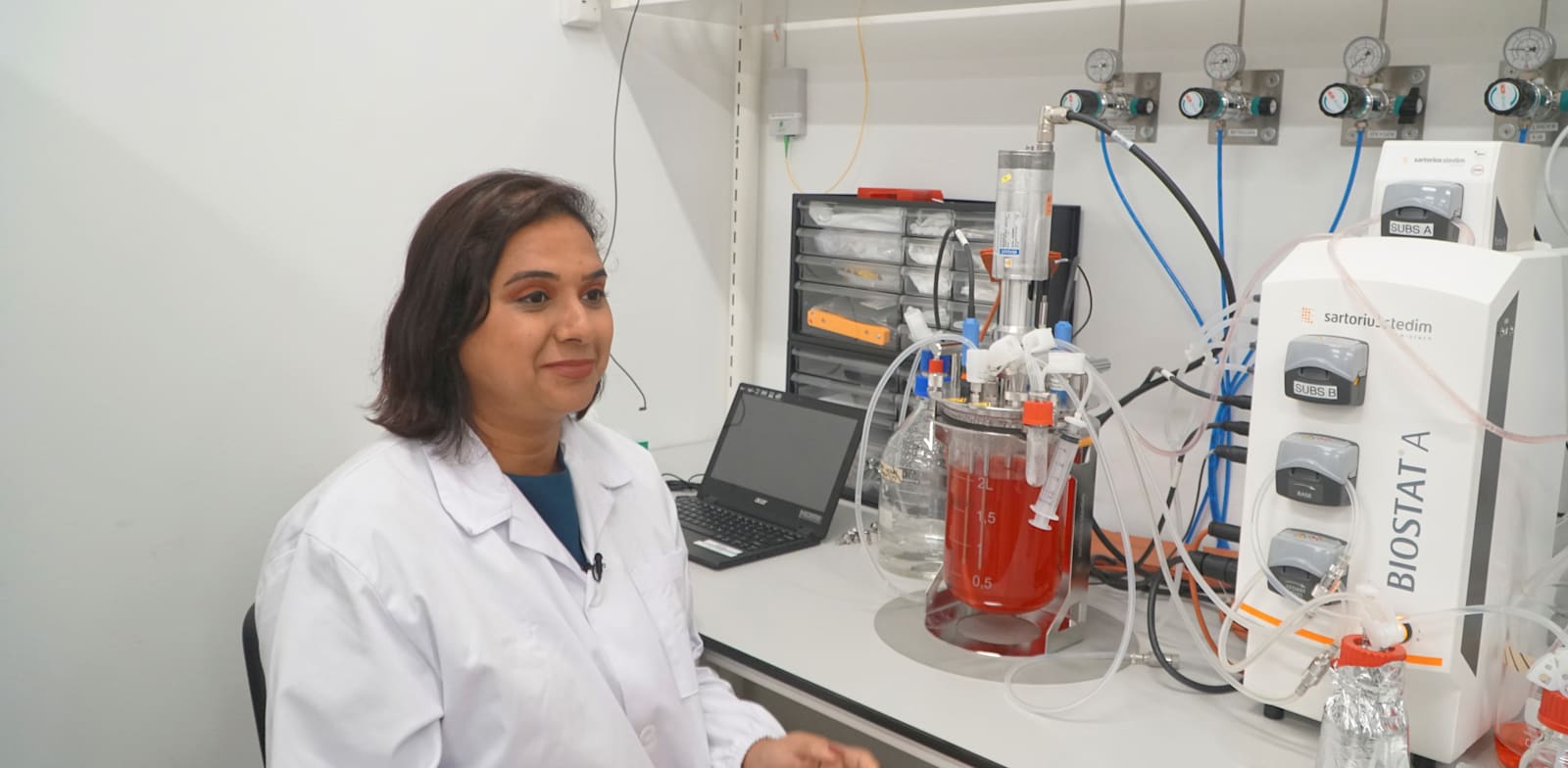 מעבדה שמייצרת בשר מתורבת בסינגפור / צילום: Reuters, Travis Teo