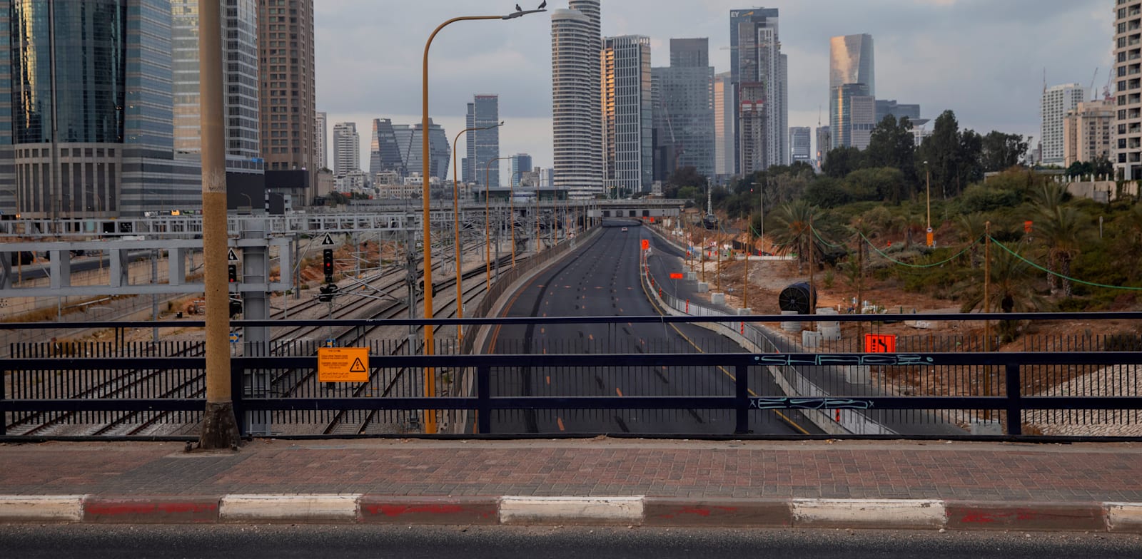 בדרך לעוד סגר. גוברת הפסימיות בקרב בעלי  העסקים / צילום: Associated Press, Oded Balilty