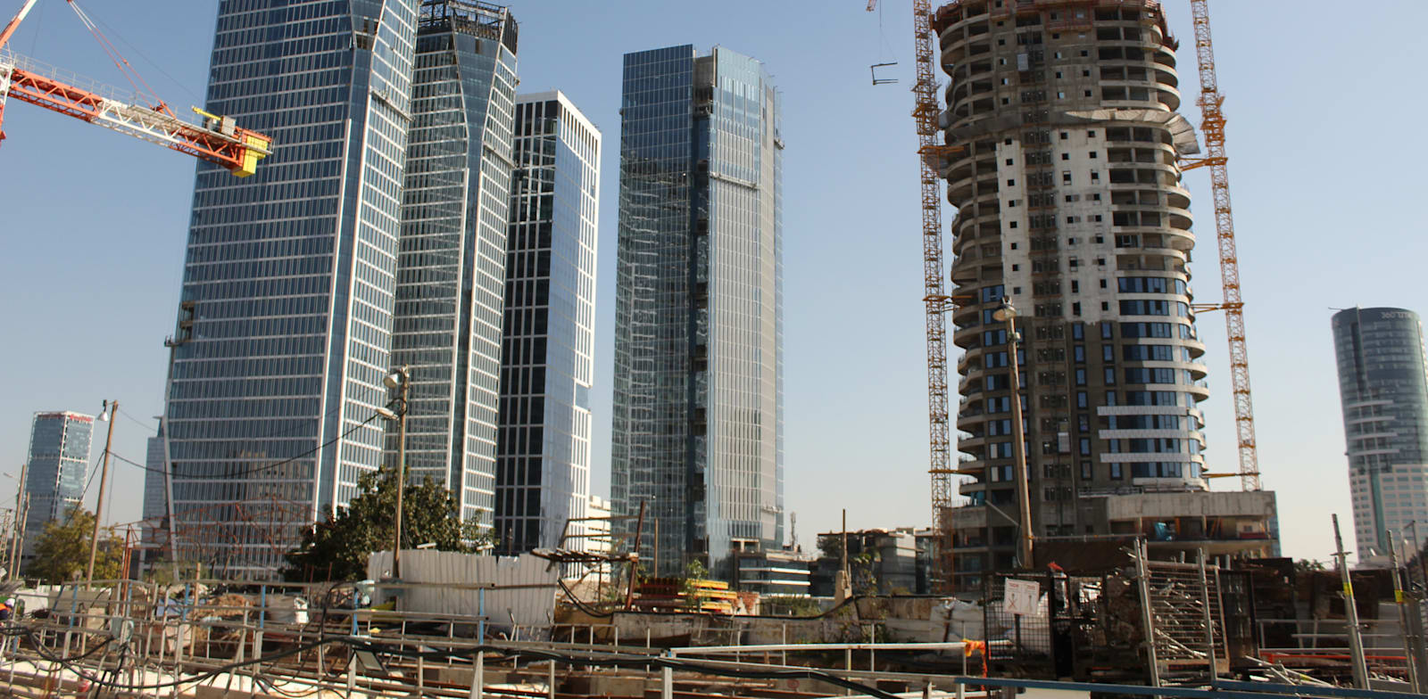 מגדלי משרדים במתחם חסן ערפה בתל אביב / צילום: גיא ליברמן מגדלי משרדים במתחם חסן ערפה בתל אביב / צילום: גיא ליברמן
