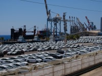מכוניות חדשות ממתינות בנמל אילת / צילום: איל יצהר
