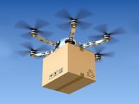 שדה רחפן עם חבילה.  לשרת שכונה שלמה חובה / צילום: Shutterstock