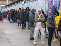 אנשים מחכים בתור לבדיקת קורונה בניו יורק / צילום: Reuters, Ron Adar / SOPA Images/Sipa USA