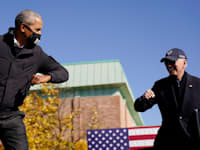 ביידן ואובמה. לא מתכוון להיות אובמה 0.2 / צילום: Associated Press, Andrew Harnik