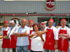 ארז דהבני, יו''ר בלדי, ועובדי המפעל (ארכיון) / צילום: דן פרץ