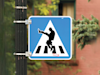 שלט בהשראת The Ministry of Silly Walks של מונטי פייתון. מחקרים ממליצים לצאת מאזור הנוחות ולגוון את ההליכה / צילום: Shutterstock