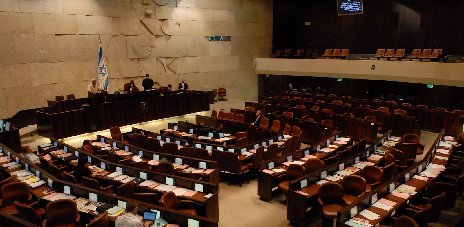 מליאת הכנסת. עלייה קבועה בגירעון ללא התאמות מצד הממשלה עלולה לפגוע בדירוג האשראי / צילום: איל יצהר