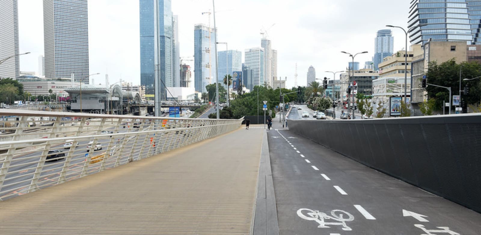 שביל אופניים בגשר יהודית ת''א / צילום: כפיר סיון