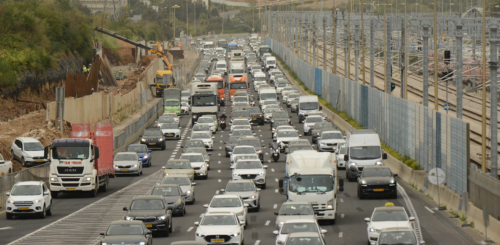 פקקים באיילון / צילום: איל יצהר