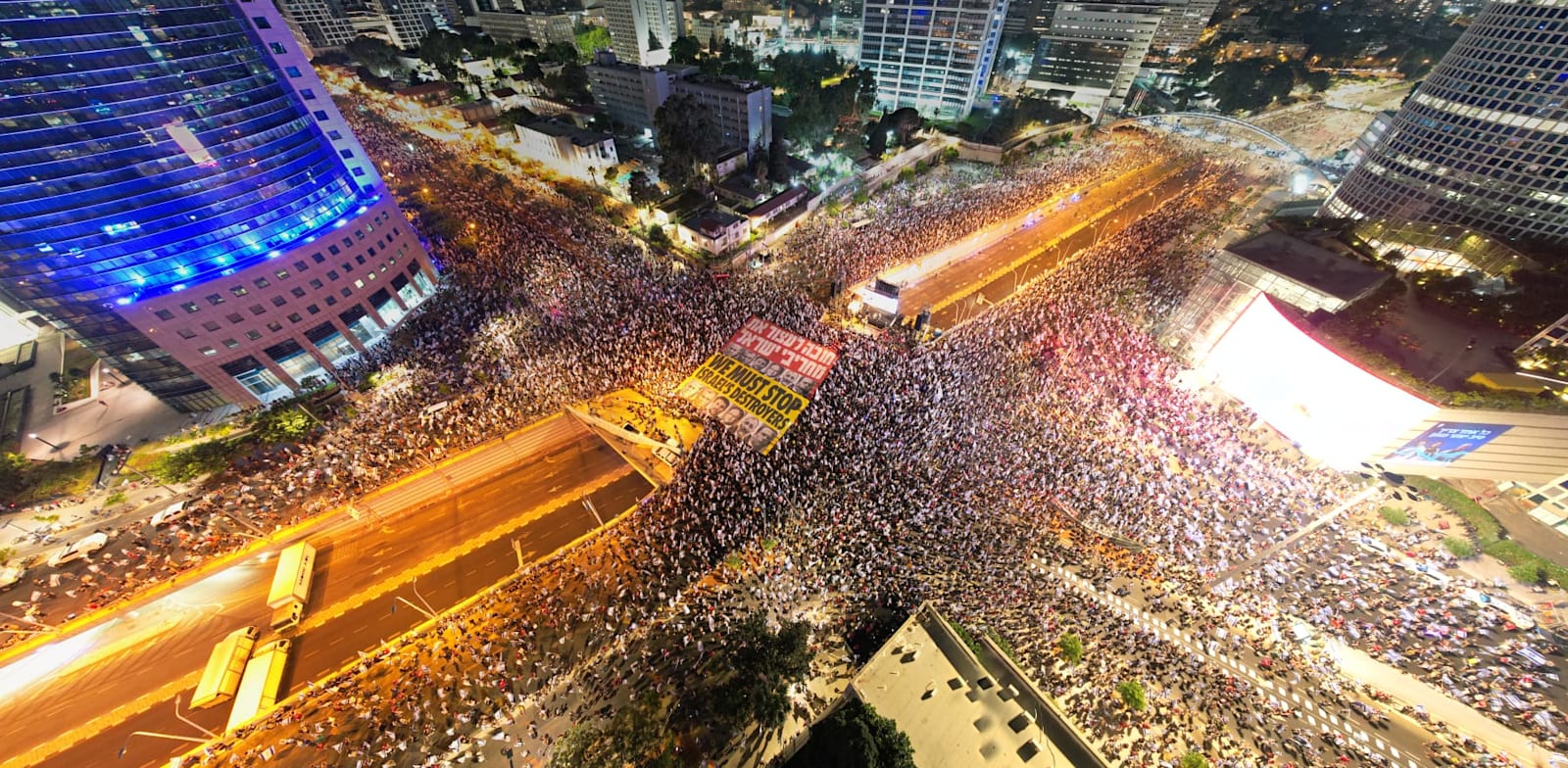 הפגנה בקפלן נגד המהפכה המשפטית, הערב / צילום: גלעד פירסט