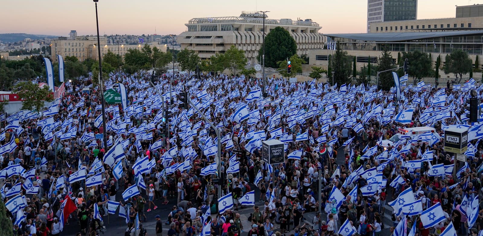 המוני המפגינים שהגיעו לירושלים, בשבת / צילום: Associated Press, Ohad Zwigenberg