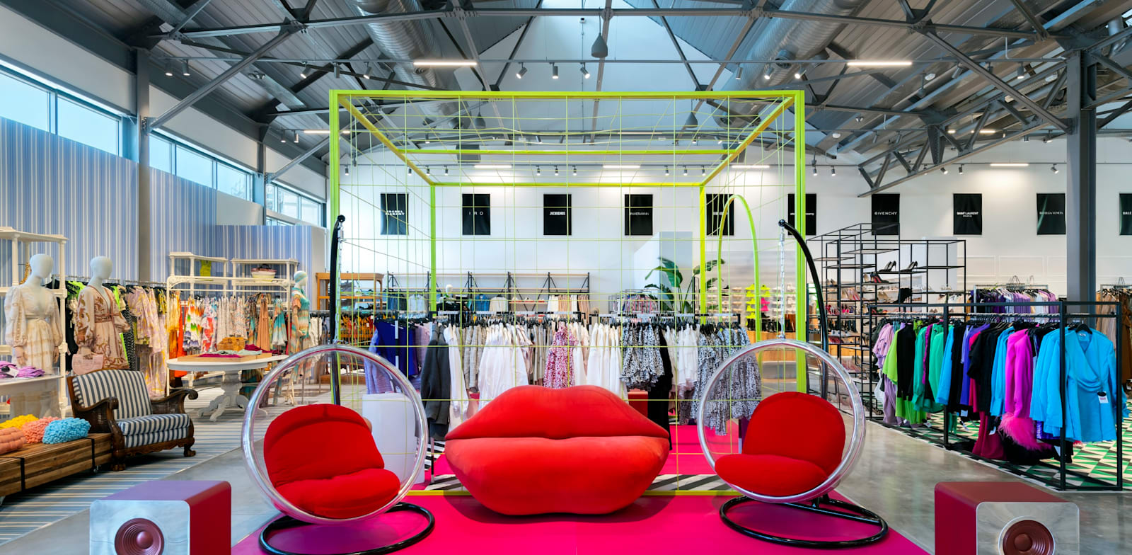 חנות פופ-אפ של פקטורי 54 בהאנגר החדש של נמל יפו / צילום: שי גיטליס