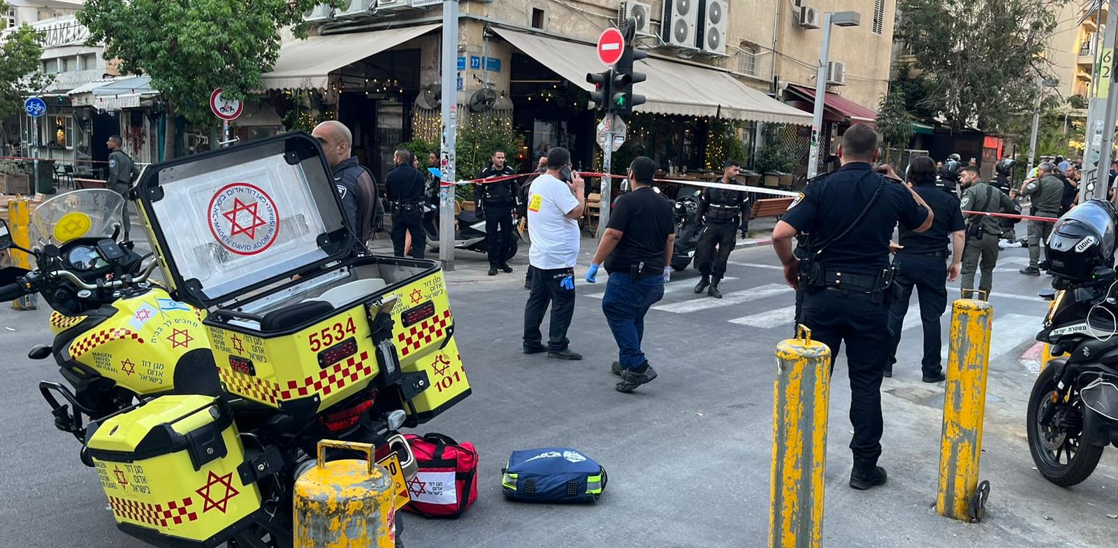 זירת הפיגוע ברחוב מונטיפיורי בת''א, הערב / צילום: דוברות מד''א