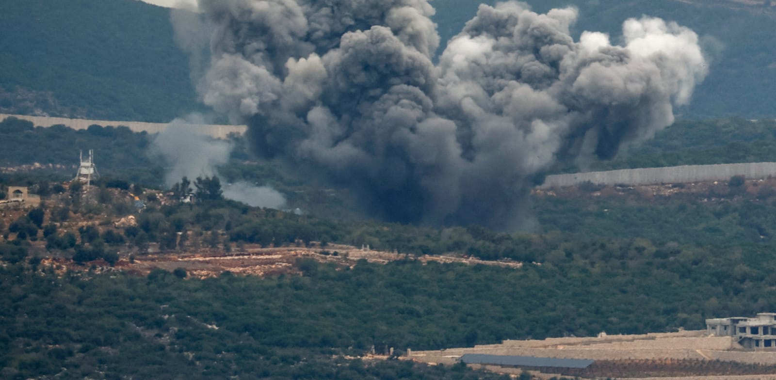 הפצצה ישראלית בלבנון / צילום: Reuters, EVELYN HOCKSTEIN